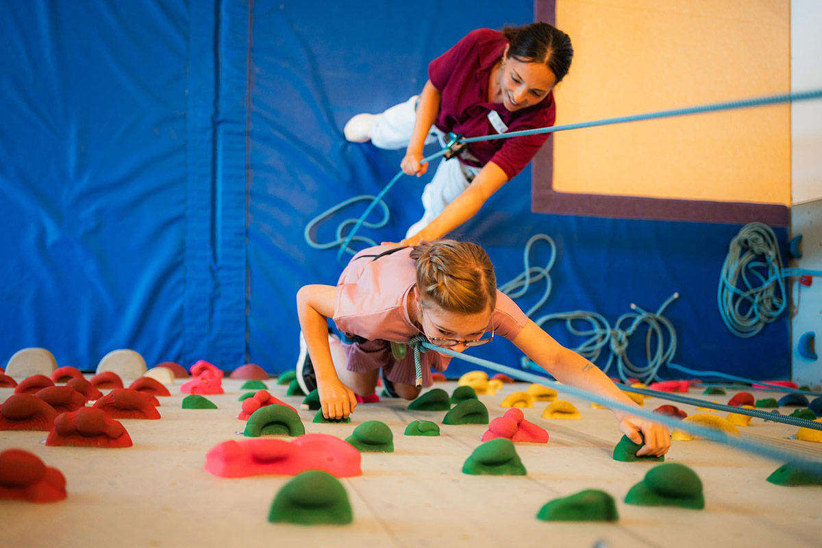 Therapeutische Kletterwand an der Schön Klinik Vogtareuth